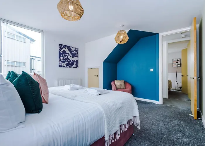 Townhouse 5mins To Centre And Etihad - Free Secure Parking *