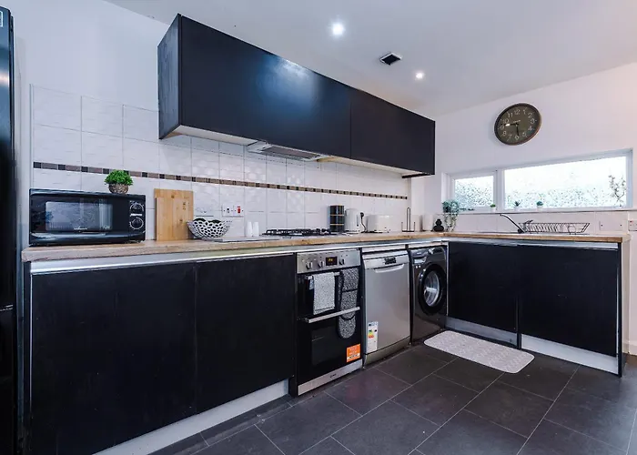 Rest&recharge At A Spacious Townhouse By The Etihad 맨체스터