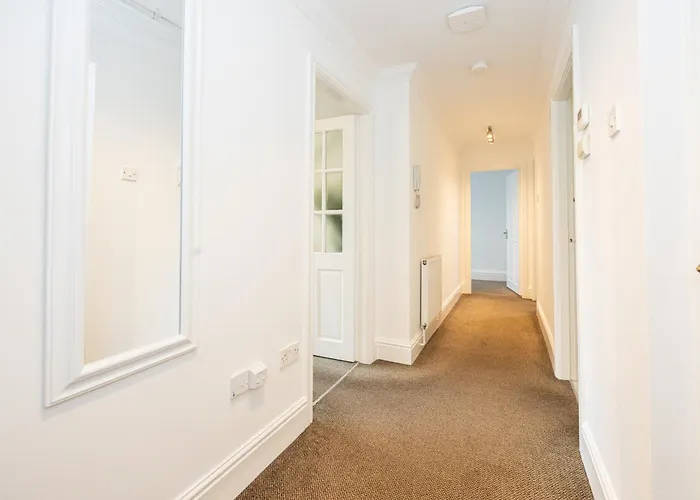 The Burton- Free Gated Parking * Manchester