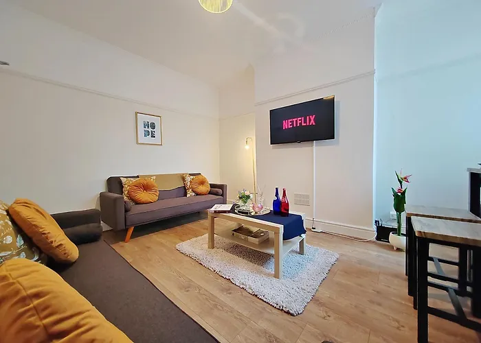 Modern 4 Bed House - Free Parking Casa vacanze Manchester