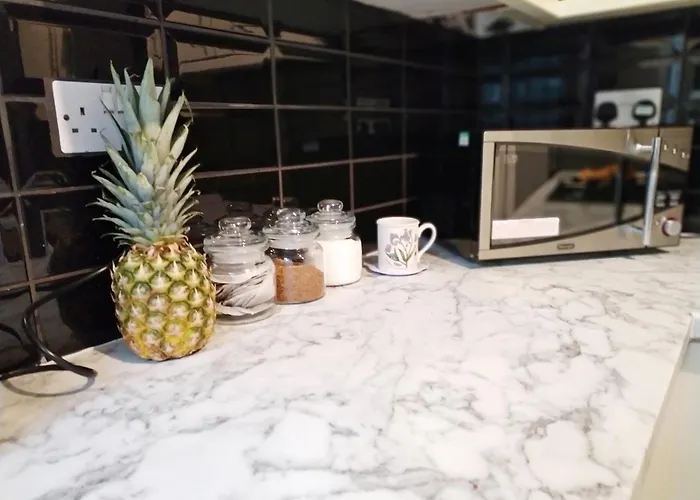 Casa vacanze Modern 4 Bed House - Free Parking