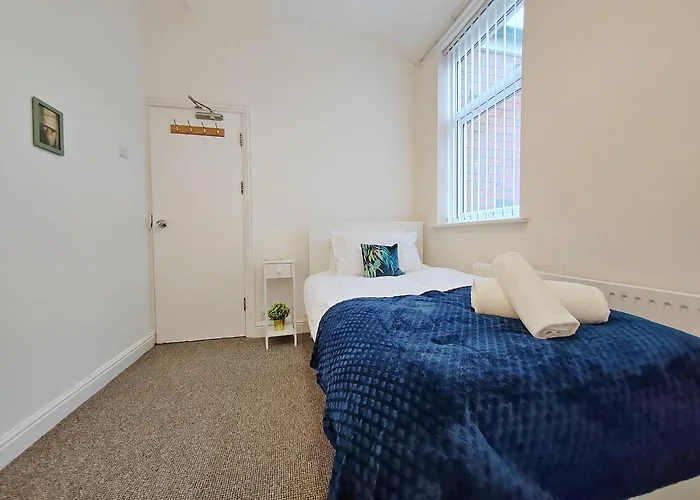 Modern 4 Bed House - Free Parking Prázdninový dům