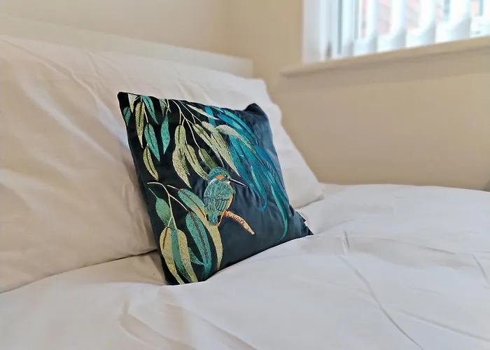 Modern 4 Bed House - Free Parking Casa vacanze *