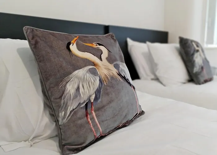 Modern 4 Bed House - Free Parking Manchester