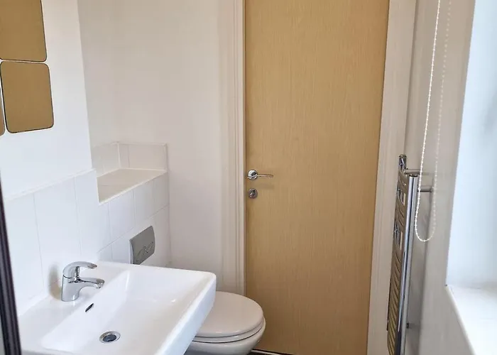 Apartament Lovely 3 Bed Close To Centre By Superhost