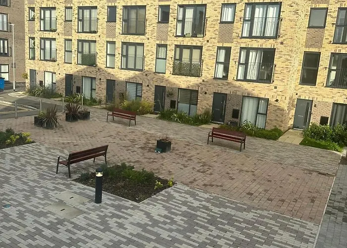 홈스테이 Spacious Double With Private Bathroom *