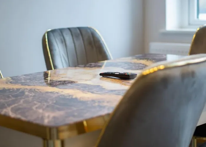 Luxury 4 Bedroom דירה