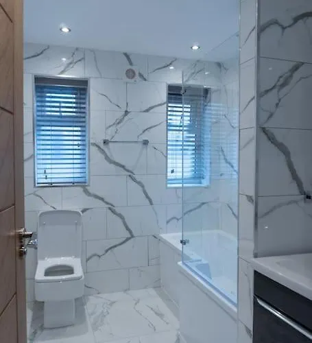 דירה Luxury 4 Bedroom מנצ'סטר