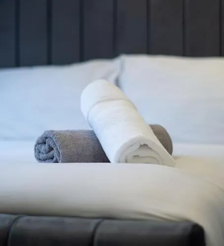 דירה Luxury 4 Bedroom *