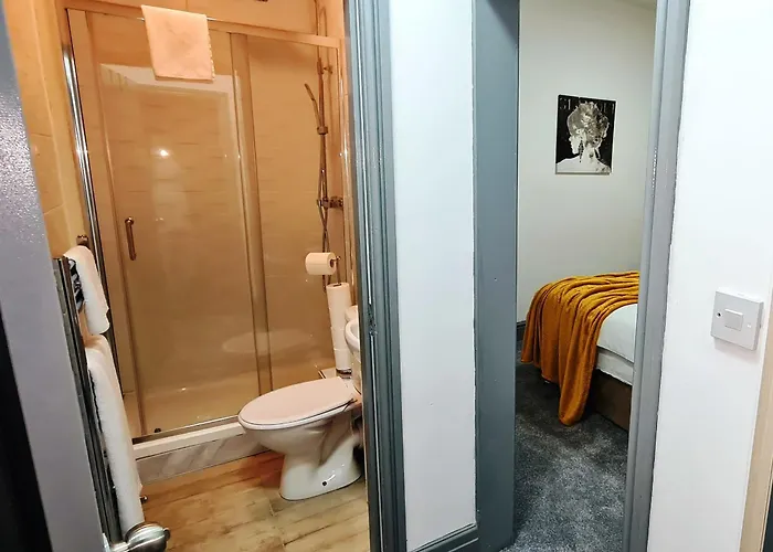 Large Victorian House 15 Minutes From Centre *