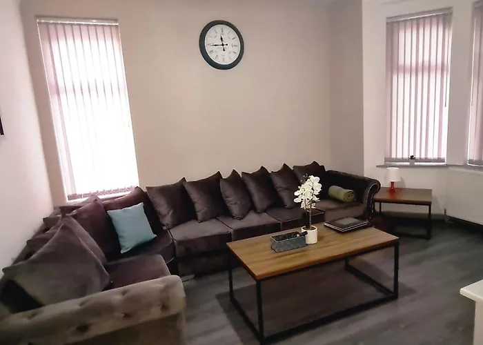 Large Victorian House 15 Minutes From Centre Manchester