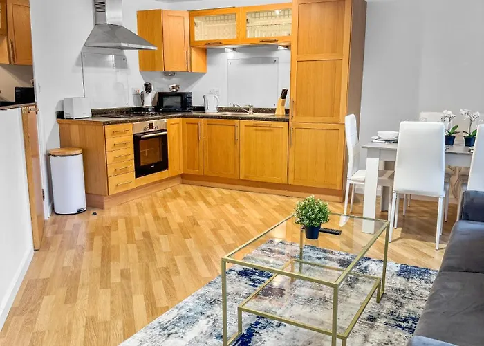 Cozy - 2 Beds, Sleeps 5, Free Parking! Lägenhet