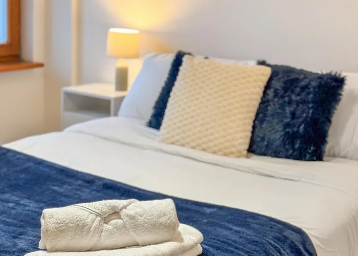 Cozy - 2 Beds, Sleeps 5, Free Parking! * Manchester