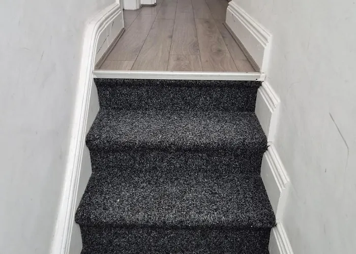 Affordably Elegant Close To Coop Live, Etihad Stadium And Centre *