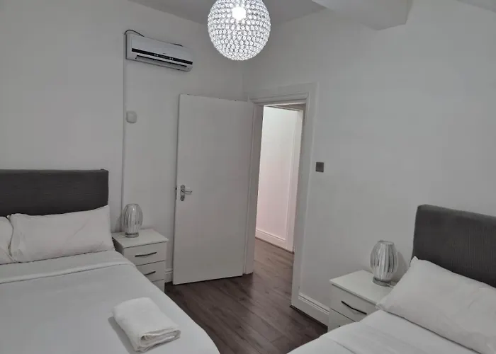 아파트 Affordably Elegant Close To Coop Live, Etihad Stadium And Centre