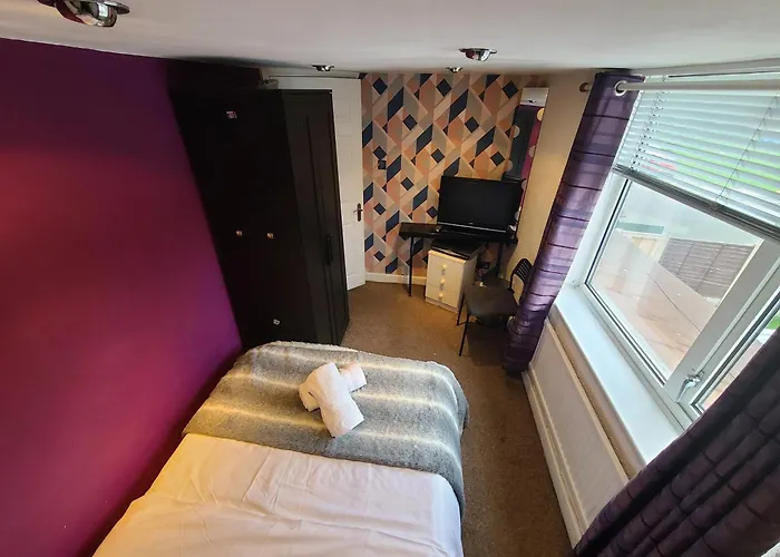 Сasa de vacaciones Grand House Near Etihad Coop Live *