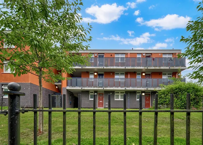 Stunning With Parking - Pass The Keys * Manchester