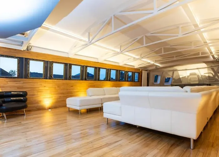 Stunning 130ft Classic Yacht Botel