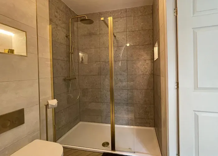 בית נופש Serene Retreat Sleeps 6 With Garden