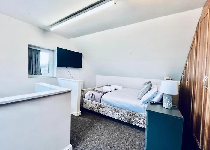 13 Guests - Free Parking - House Vakantiehuis Manchester