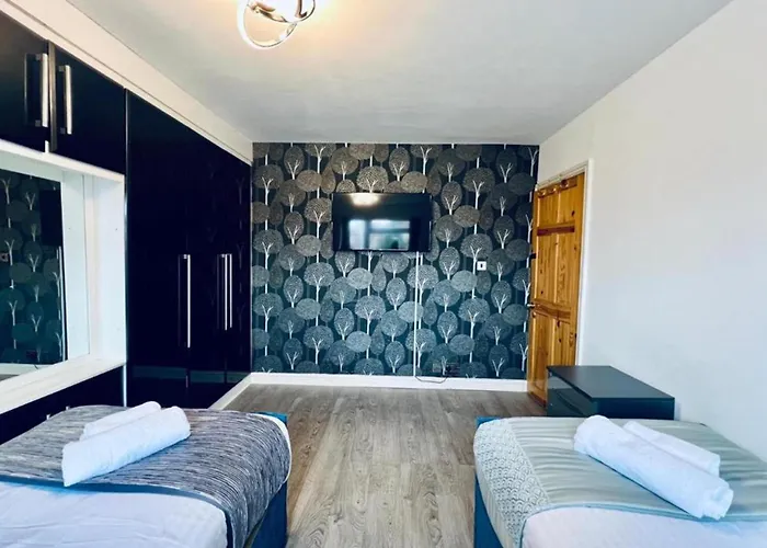 13 Guests - Free Parking - House *