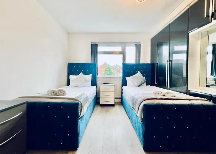 13 Guests - Free Parking - House