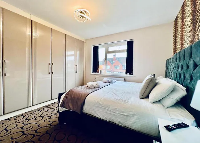 13 Guests - Free Parking - House Манчестер