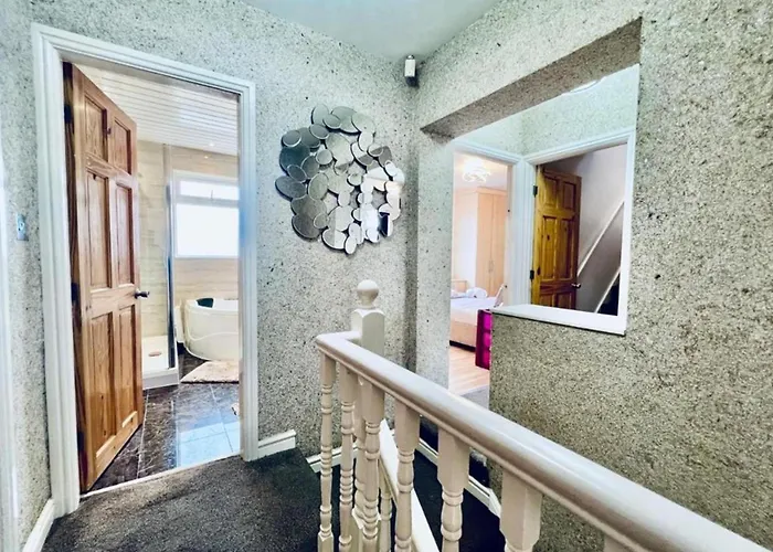 13 Guests - Free Parking - House