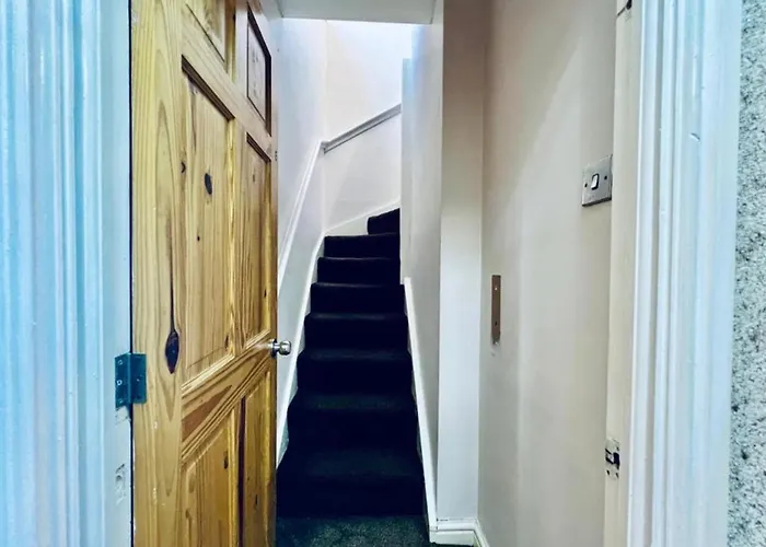 Дом отдыха 13 Guests - Free Parking - House