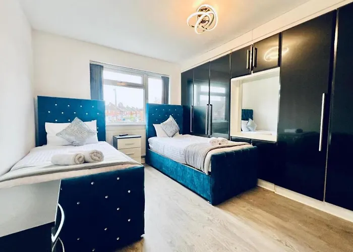 13 Guests - Free Parking - House Vakantiehuis *