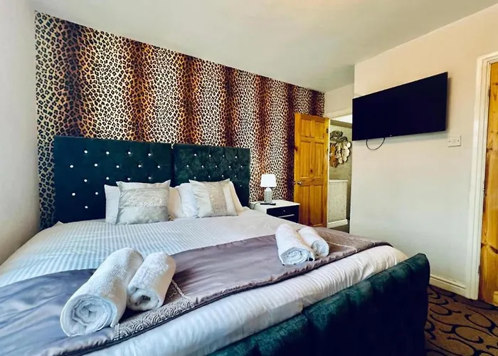 13 Guests - Free Parking - House Манчестер