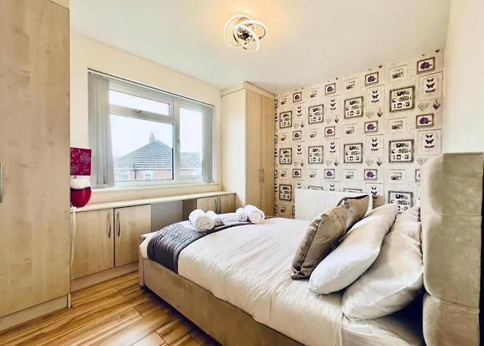 13 Guests - Free Parking - House