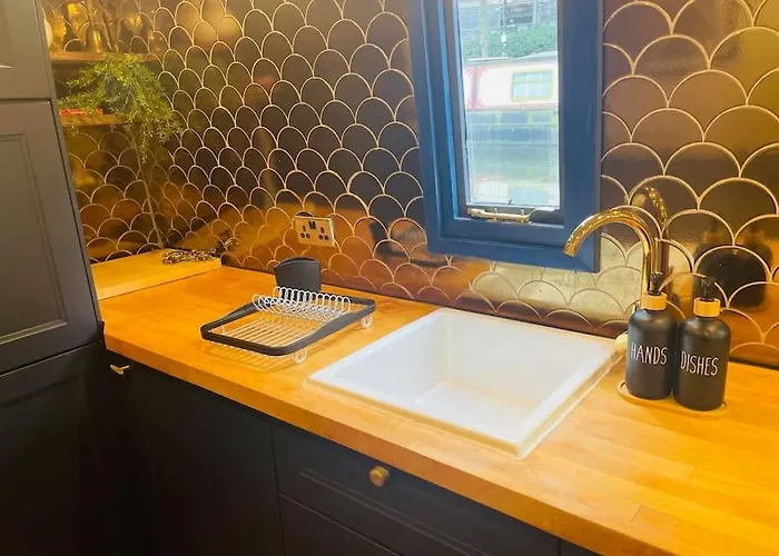 Bespoke Narrowboat * 맨체스터