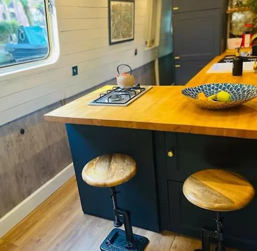 아파트 Bespoke Narrowboat
