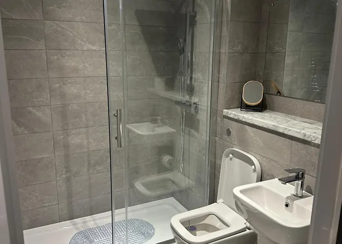 Luxurious 2 Bedroom *