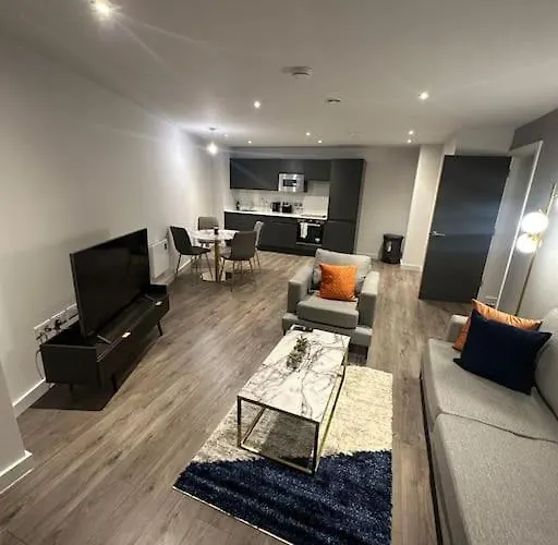 Luxurious 2 Bedroom *