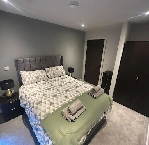 Luxurious 2 Bedroom Apartament *