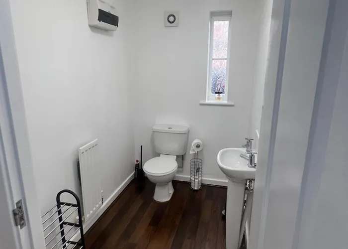 Lägenhet New Getaway House With 2 Free Parking Manchester