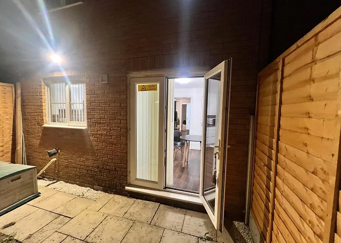 Apartamento New Getaway House With 2 Free Parking