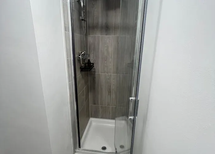 New Getaway House With 2 Free Parking * Manchester