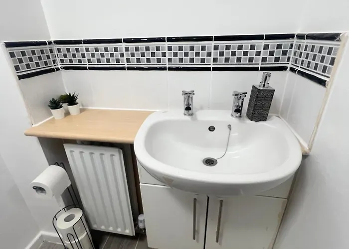 Appartement New Getaway House With 2 Free Parking