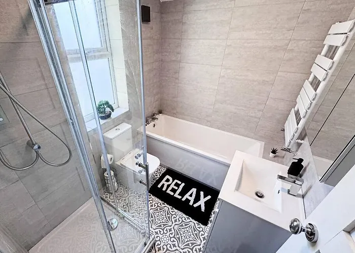 Four Bedroom House By Brookland Serviced Short Lets With Free Wifi * Mánchester