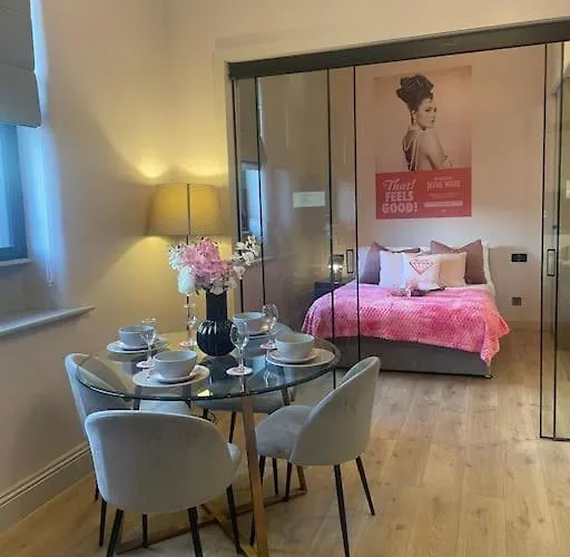 Pretty Pink Posh Penthouse Διαμέρισμα *