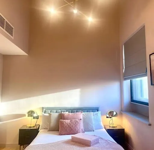 Apartment Pretty Pink Posh Penthouse *