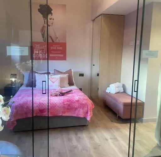 Pretty Pink Posh Penthouse Διαμέρισμα Μάντσεστερ