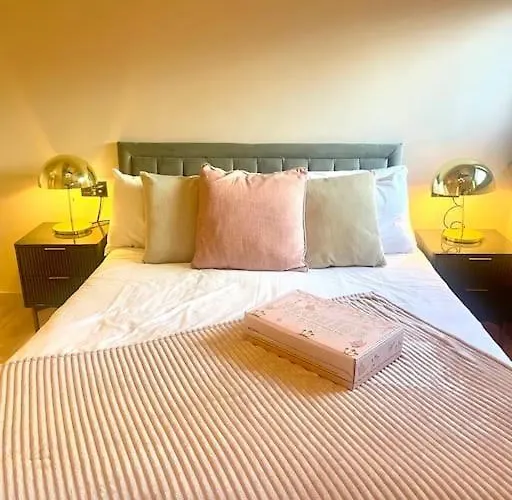 Pretty Pink Posh Penthouse * Μάντσεστερ