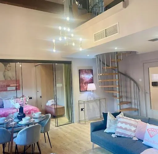 Pretty Pink Posh Penthouse *