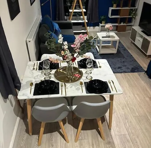 Withington Haven - 2-bed Luxury 맨체스터