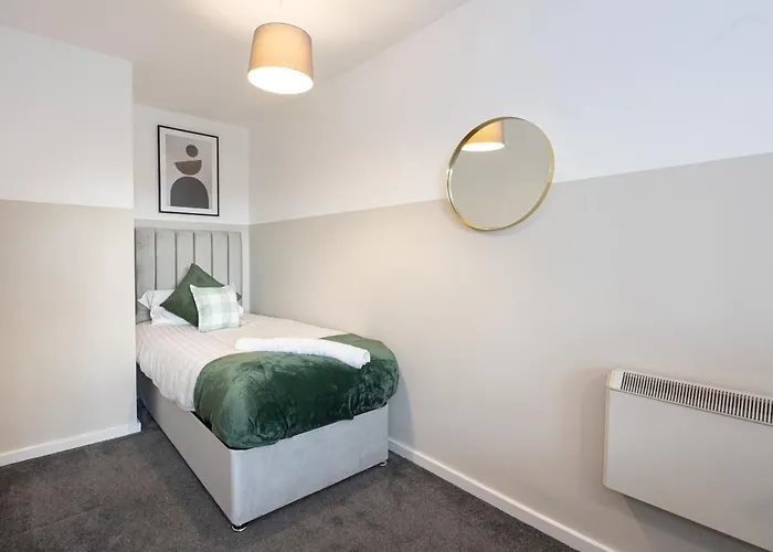아파트 - Beautiful Serviced Apartment, Amazing Location, Close To Old Trafford, Centre, Media City, Etihad, Coop Live, Ao Arena, Salford Quays, Sleeps Up To 6, With Free Private Car Parking