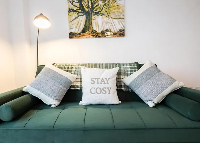 - Beautiful Serviced Apartment, Amazing Location, Close To Old Trafford, Centre, Media City, Etihad, Coop Live, Ao Arena, Salford Quays, Sleeps Up To 6, With Free Private Car Parking * Manchester